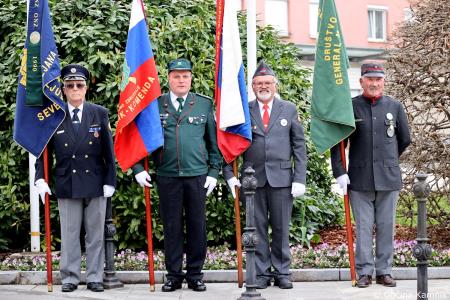 Predsednica Republike Slovenije dr. Nataša Pirc Musar k spomeniku Rudolfa Maistra – Vojanova položila cvetje (5)